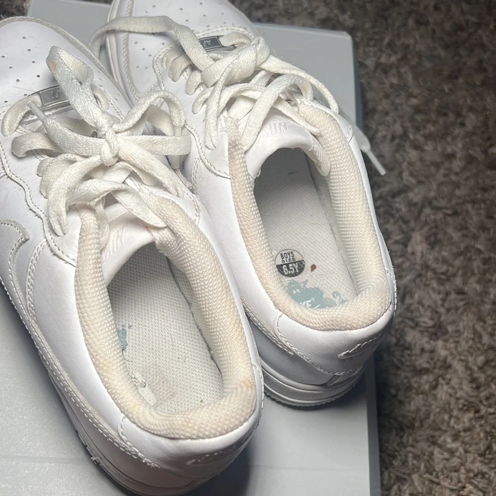 Air Force 1 - Picture 2 of 5